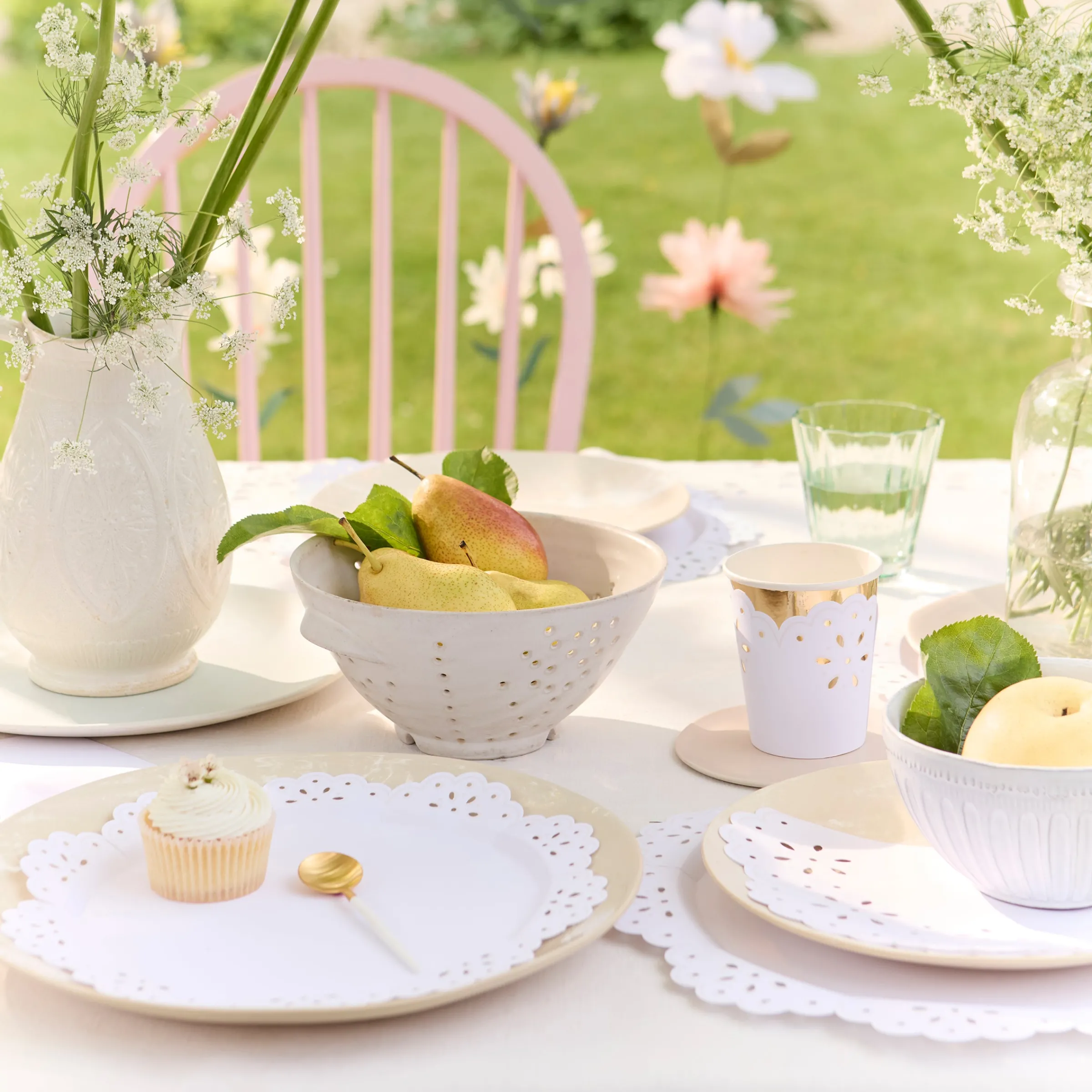Broderie Anglaise Lace White Cups (x 8)>Meri Meri Hot