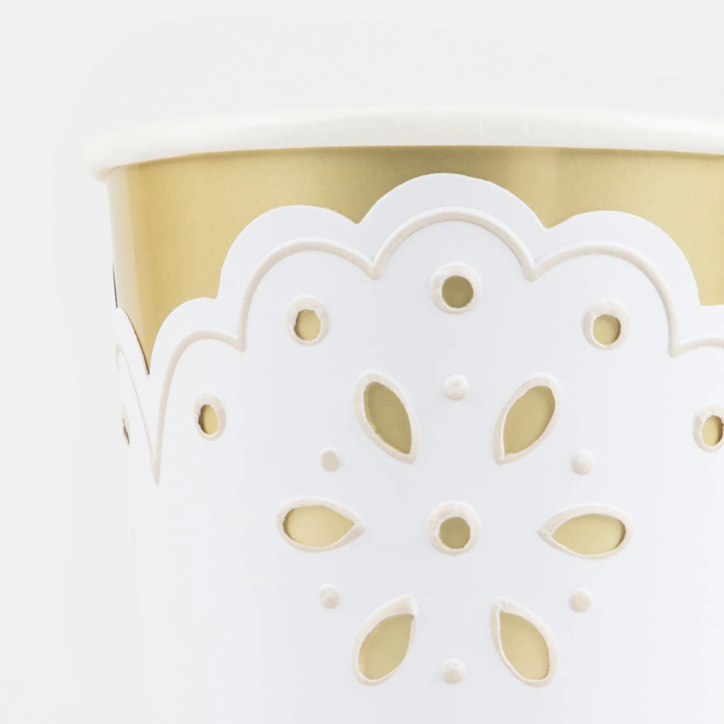 Broderie Anglaise Lace White Cups (x 8)>Meri Meri Hot