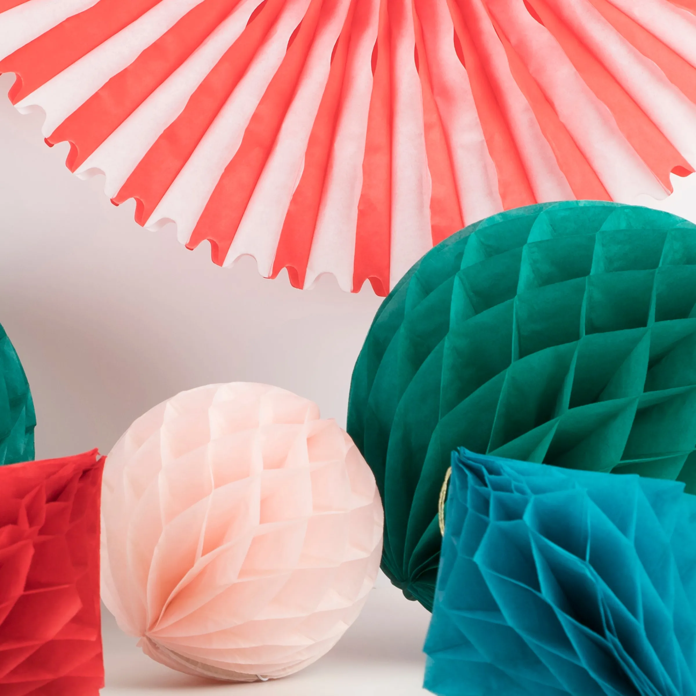Christmas Honeycomb Decoration Kit (x 16)>Meri Meri Outlet