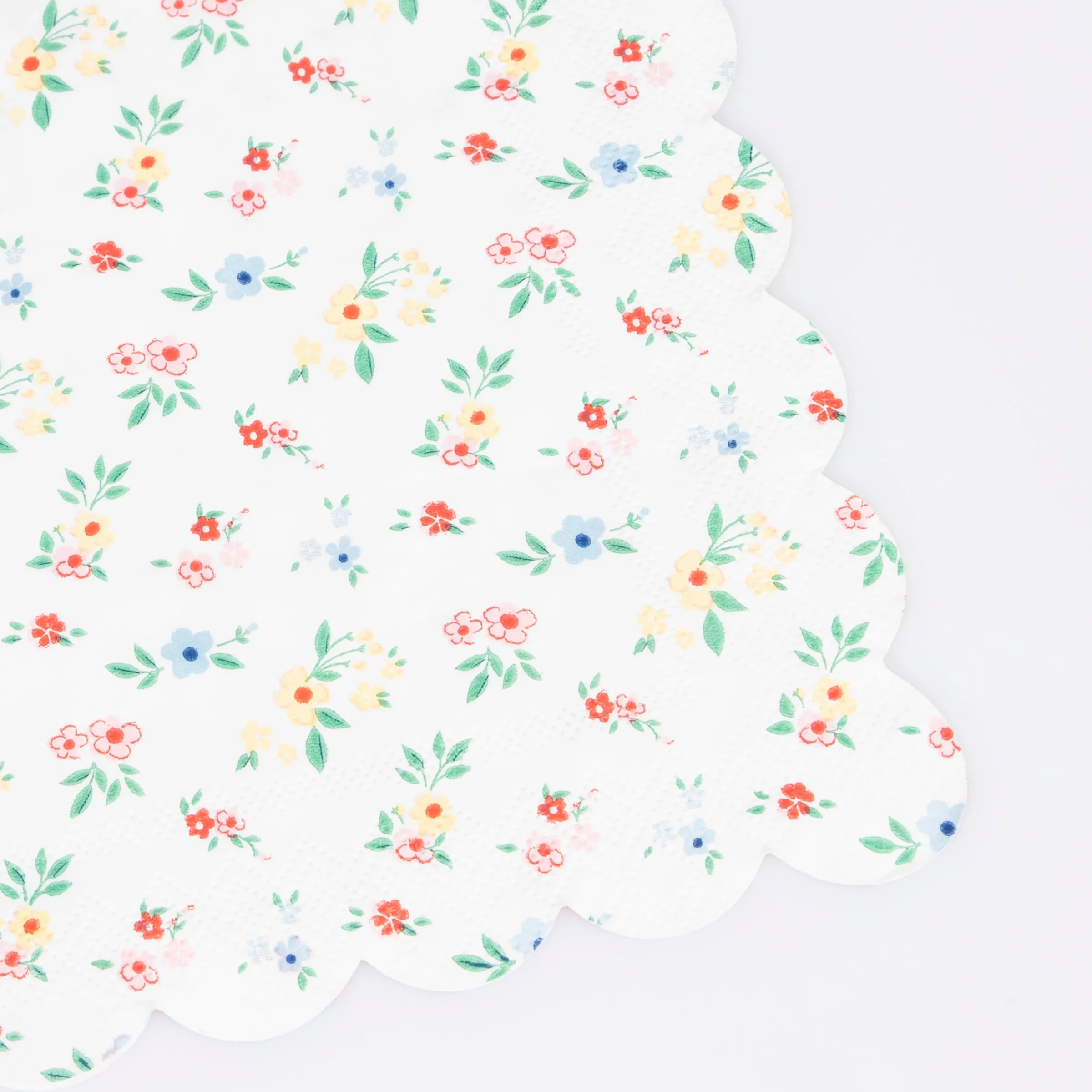 Ditsy Posy Scalloped Small Napkins (x 16)>Meri Meri Hot