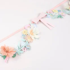 Flower & Bow Garland><noscript><img width=