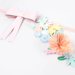 Flower & Bow Garland><noscript><img width=