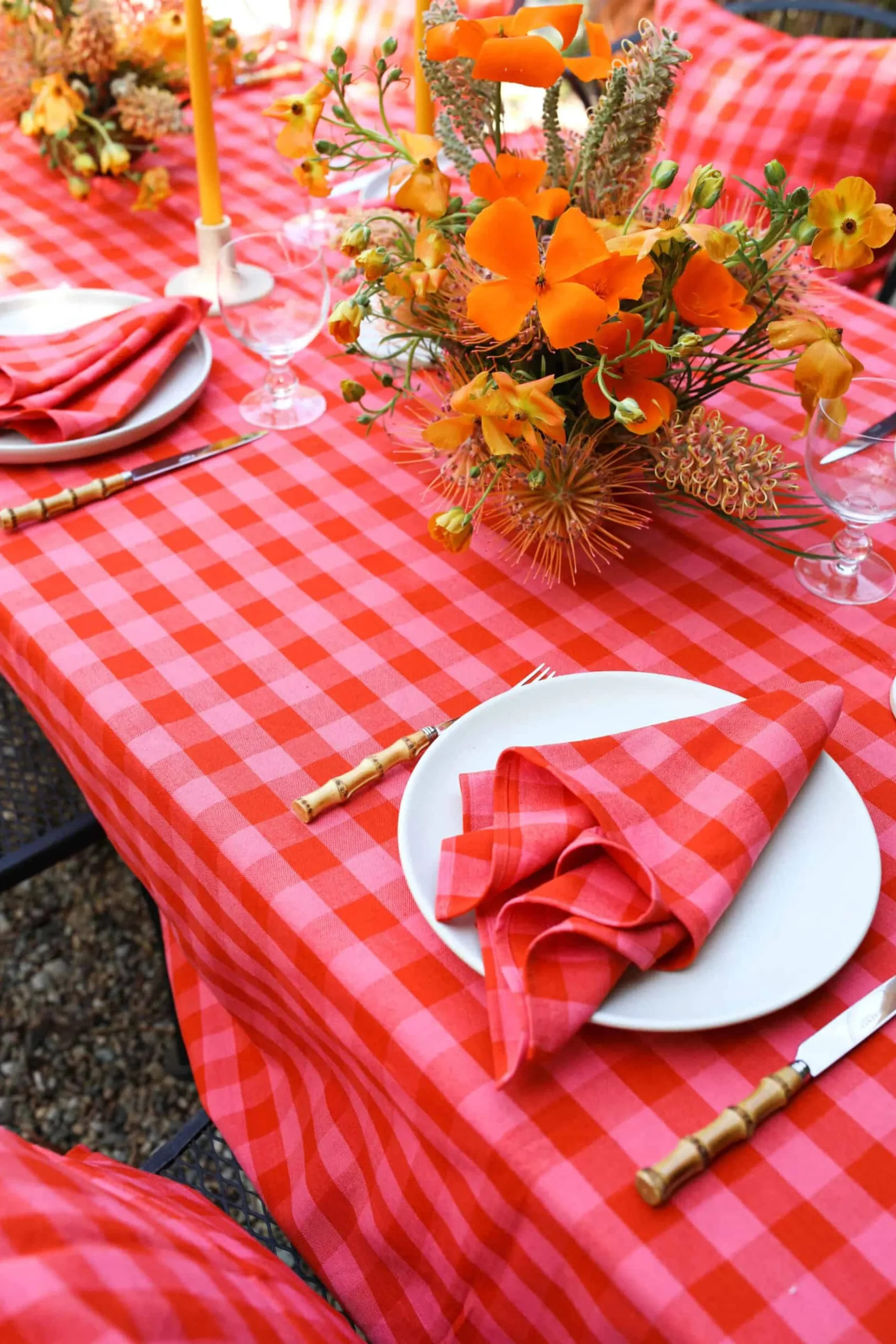 Gingham Guava Tablecloth>Meri Meri Hot