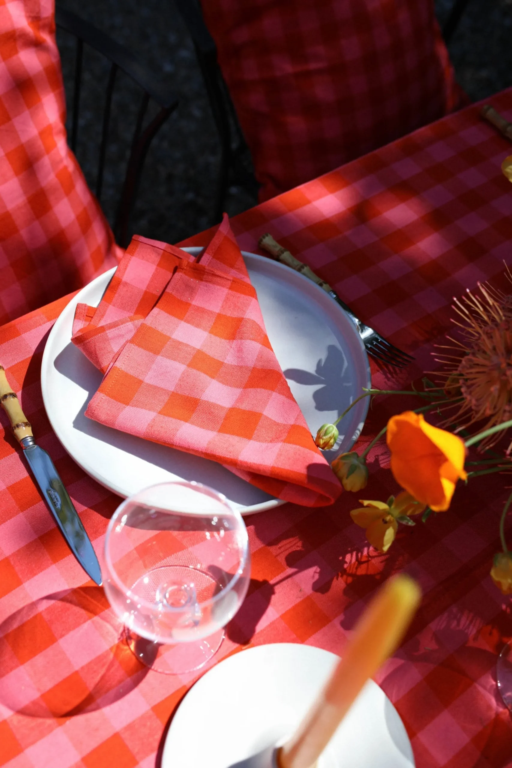Gingham Guava Tablecloth>Meri Meri Hot