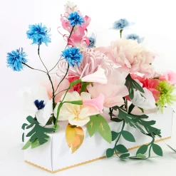 Hazel Gardiner Spring & Summer Table Centerpiece><noscript><img width=