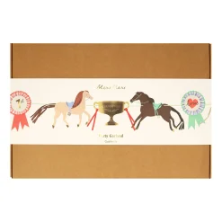 Horse Garland><noscript><img width=