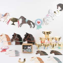 Horse Garland><noscript><img width=