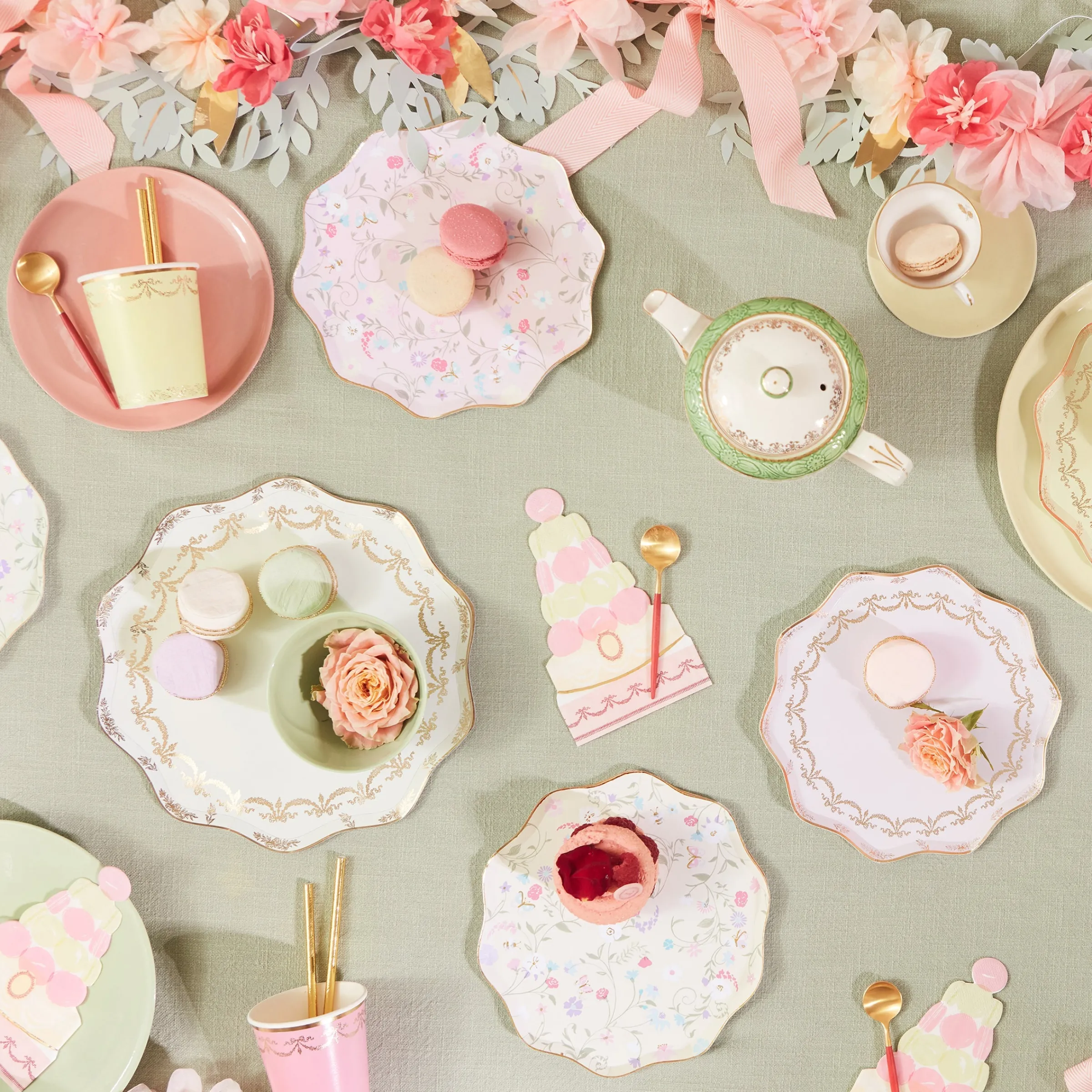 x Ladurée Paris Macaron Pyramid Napkins (x 16)>Meri Meri Best