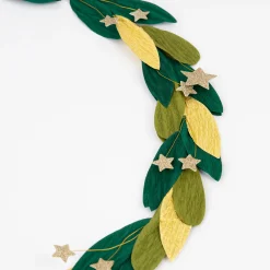 Paper Leaf & Star Wreath><noscript><img width=