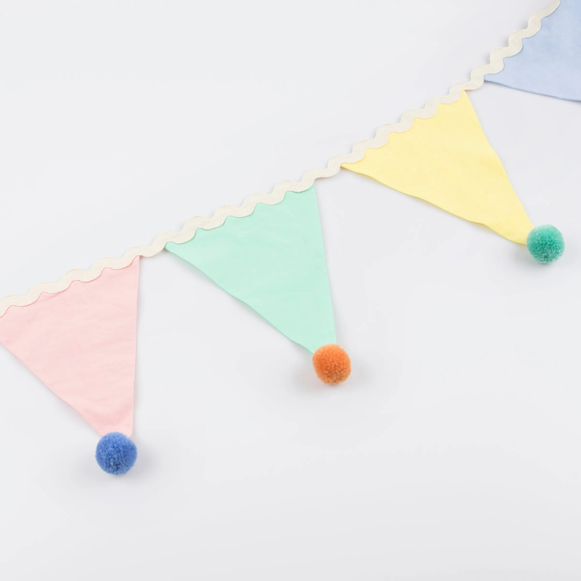 Pastel Pompom Flag Garland>Meri Meri Outlet