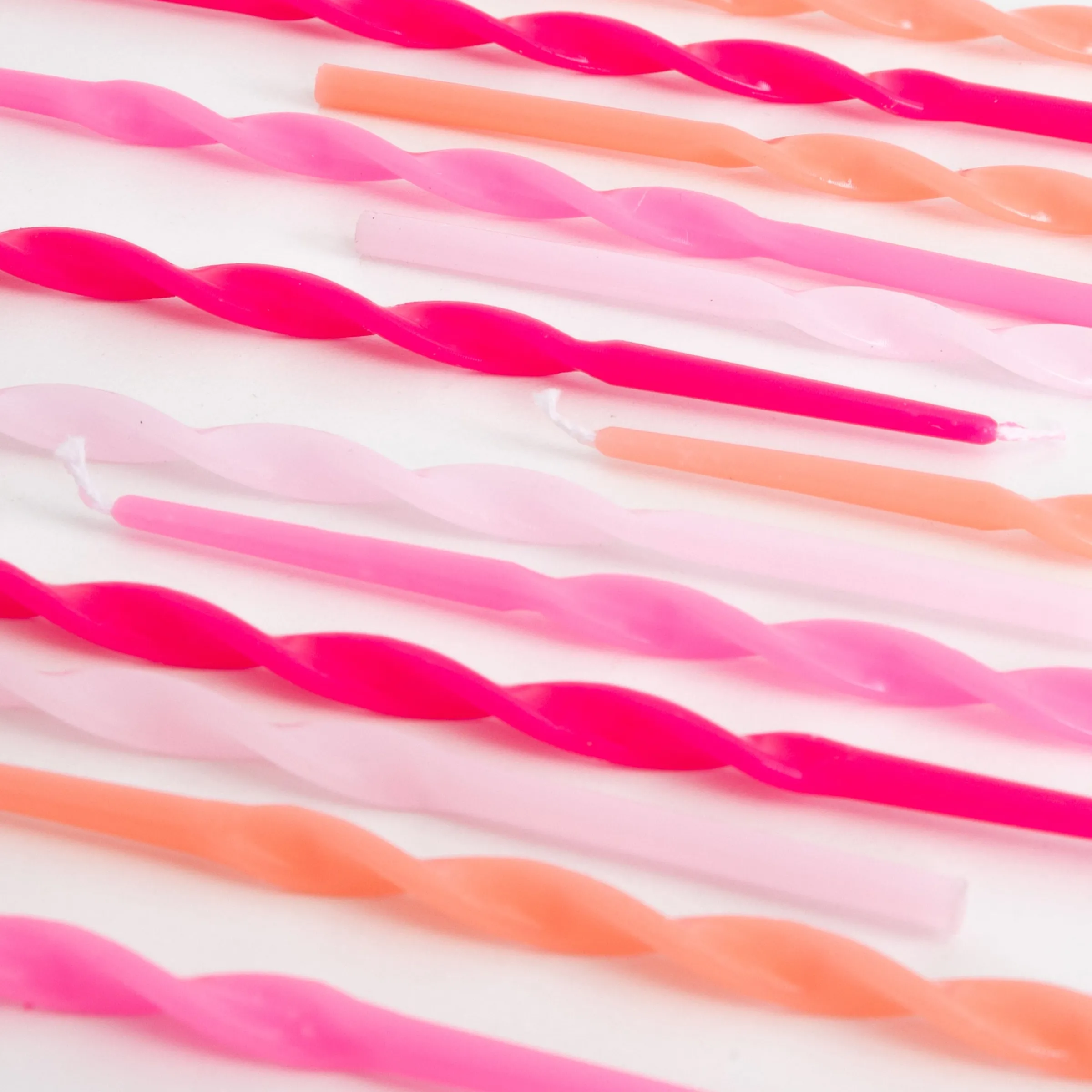 Pink Twisted Long Candles (x 16)>Meri Meri Clearance