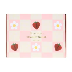 Strawberry Garland><noscript><img width=