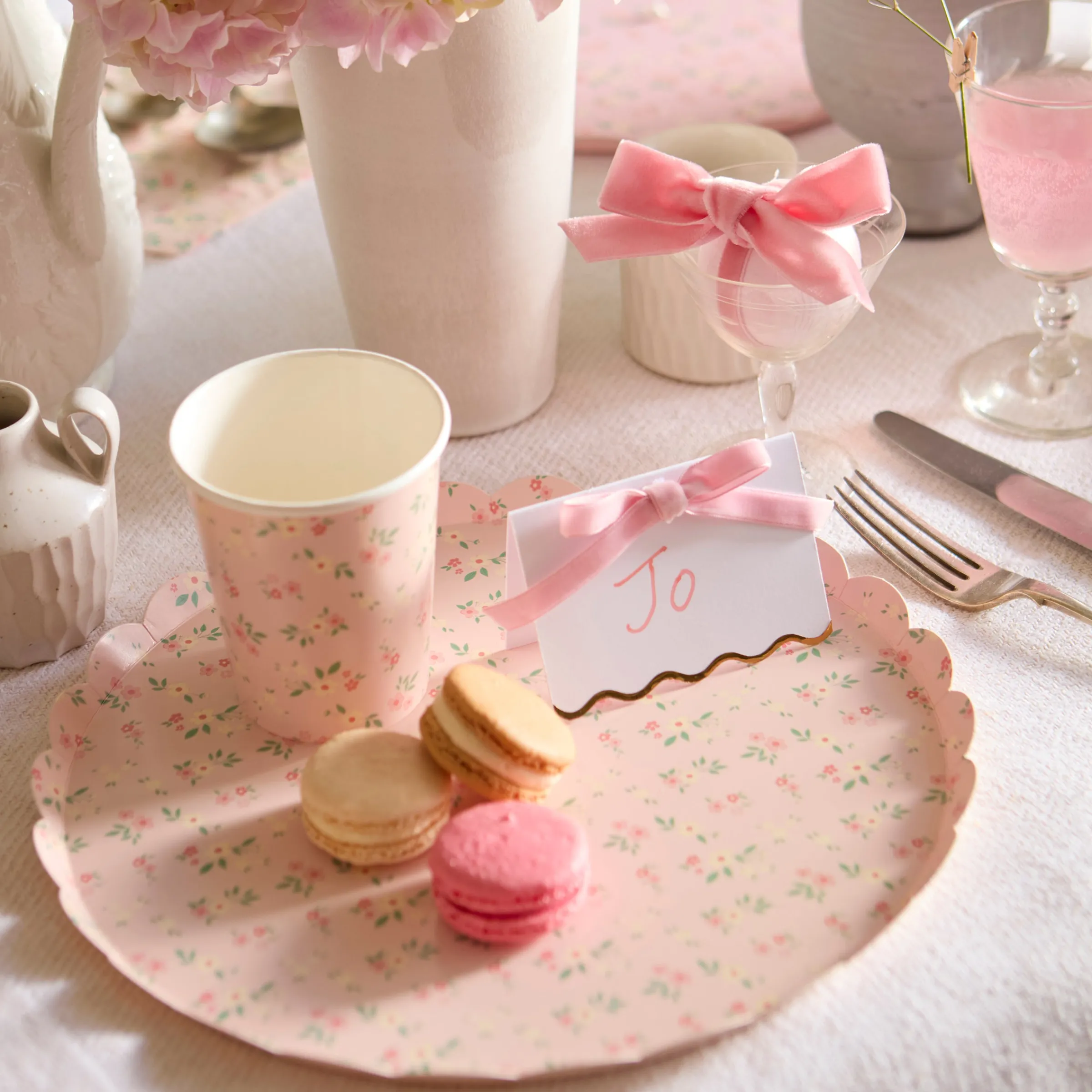 Vintage Ditsy Cups (x 8)>Meri Meri Hot